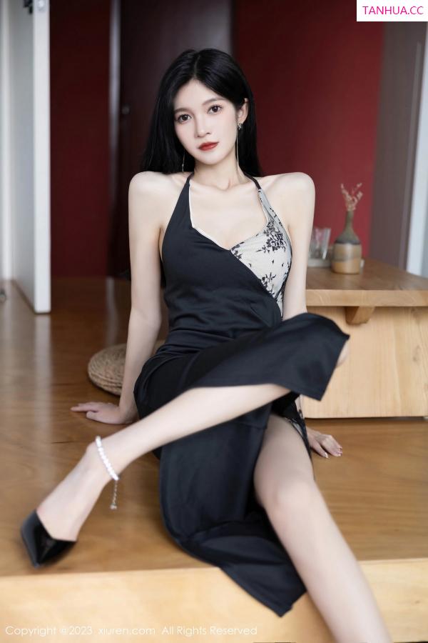 程程程  [XiuRen]高清写真图 2023.10.24 No.7556 程程程- 丝袜美腿第19张图片